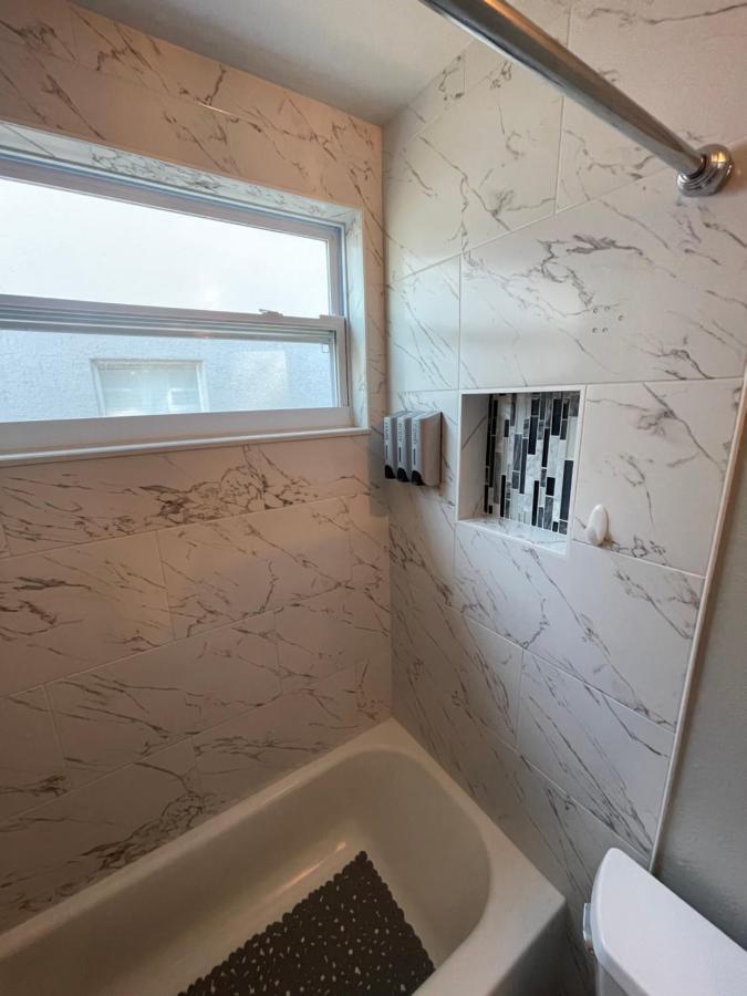 Cozy 3 Bedroom Close To Everything In Tampa! *