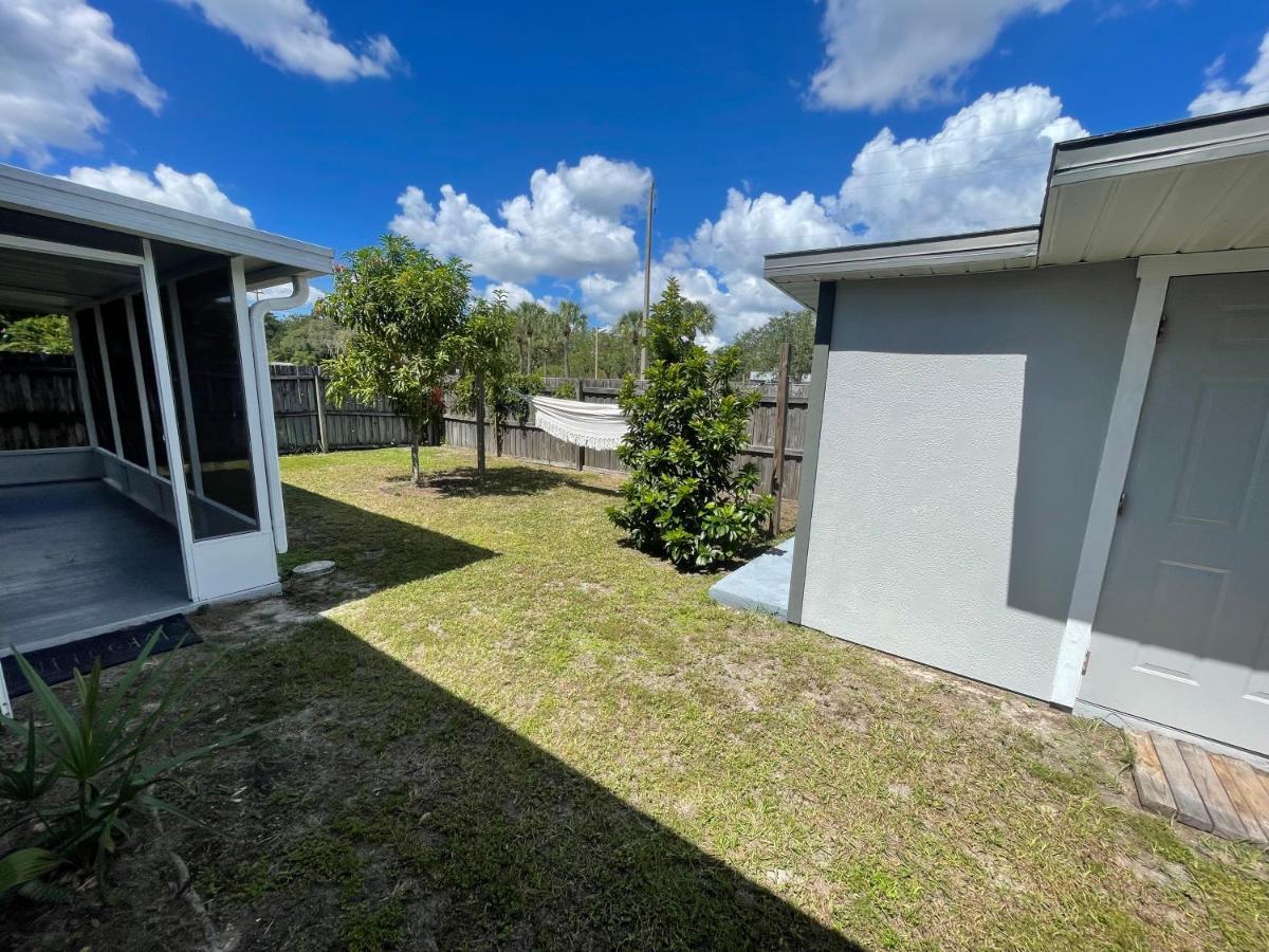Cozy 3 Bedroom Close To Everything In Tampa! Holiday home Tampa