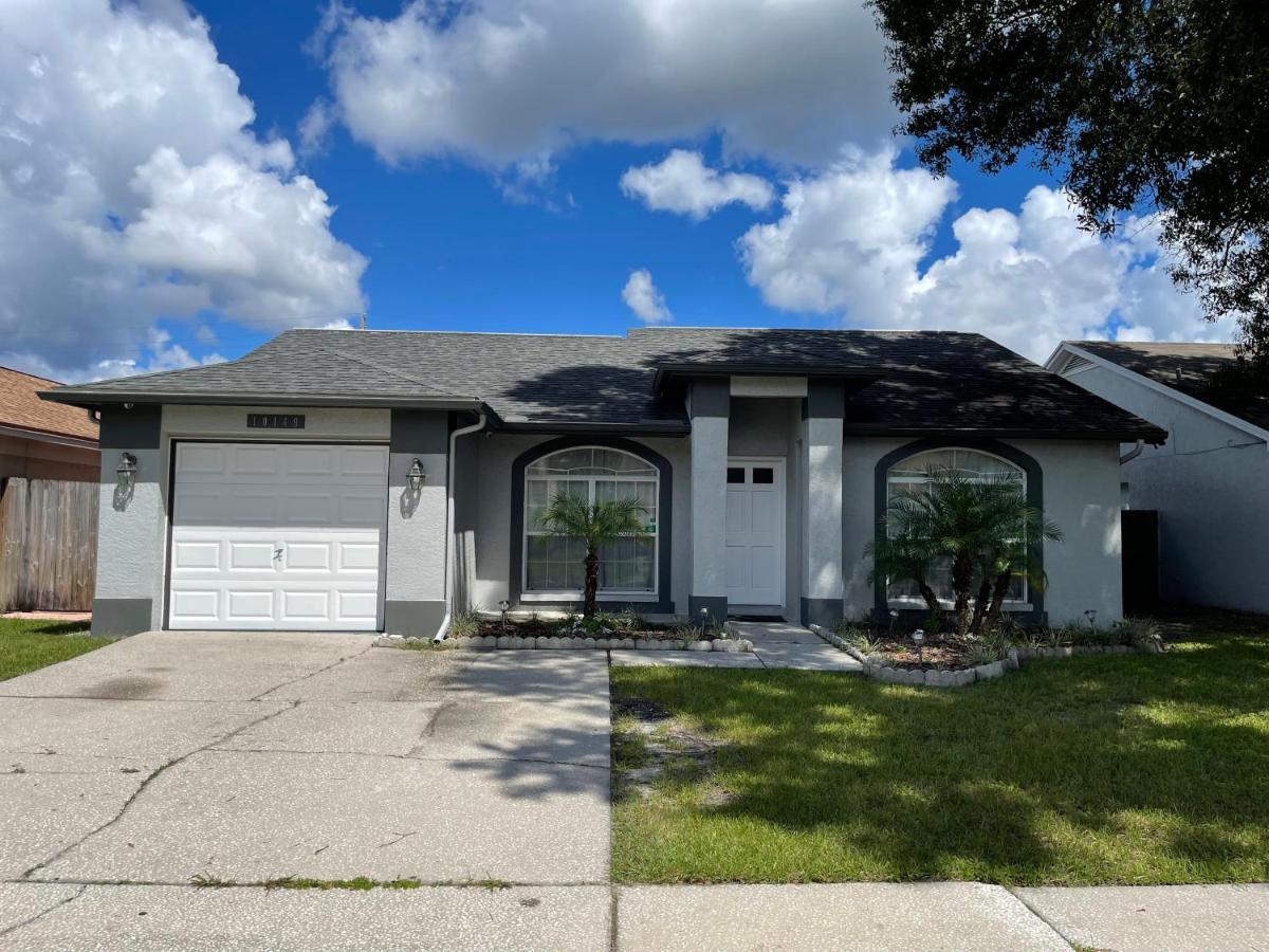 Cozy 3 Bedroom Close To Everything In Tampa! *